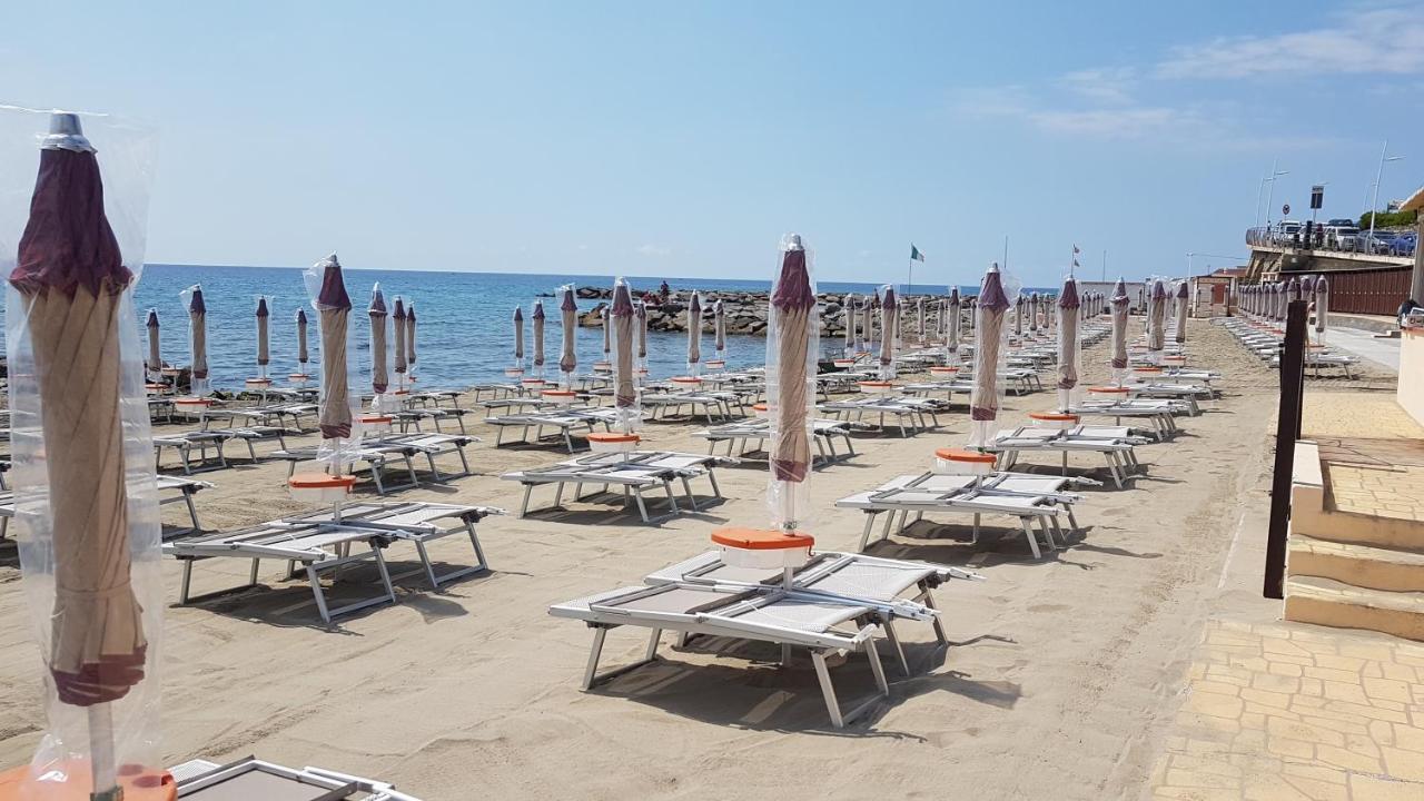 Vicino Al Mare In Centro Sulla Nuova Pista Ciclabile Lägenhet Imperia Exteriör bild