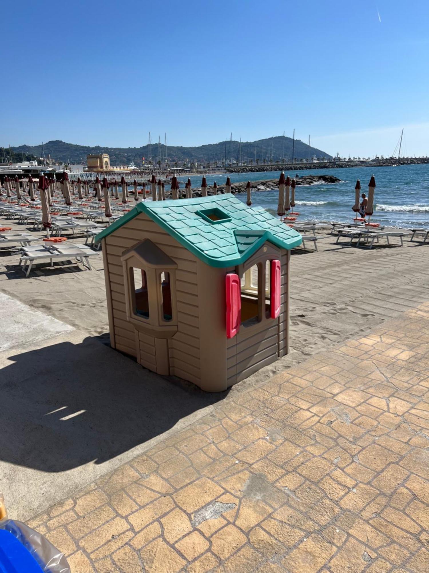 Vicino Al Mare In Centro Sulla Nuova Pista Ciclabile Lägenhet Imperia Exteriör bild