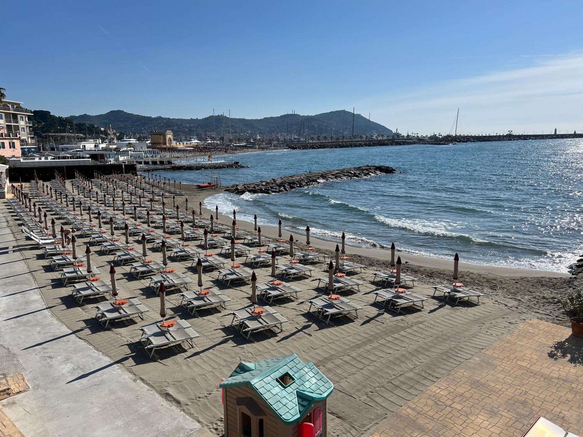 Vicino Al Mare In Centro Sulla Nuova Pista Ciclabile Lägenhet Imperia Exteriör bild