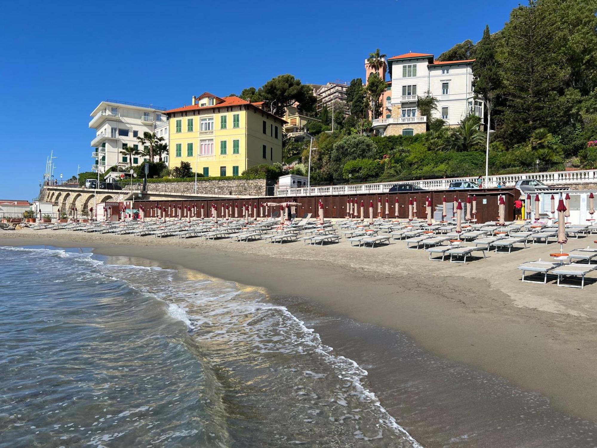 Vicino Al Mare In Centro Sulla Nuova Pista Ciclabile Lägenhet Imperia Exteriör bild