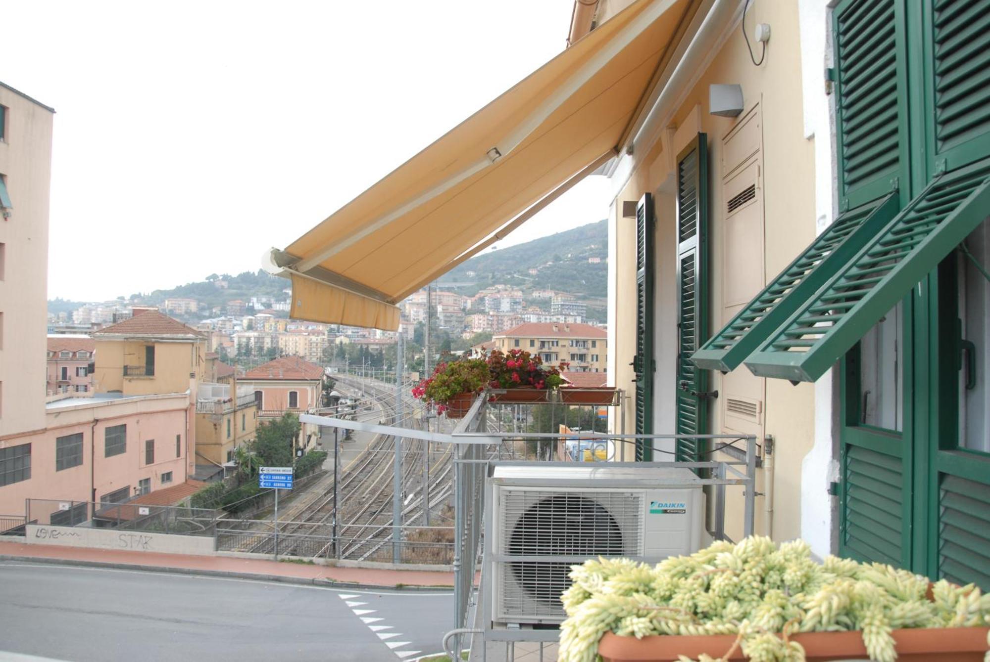 Vicino Al Mare In Centro Sulla Nuova Pista Ciclabile Lägenhet Imperia Rum bild